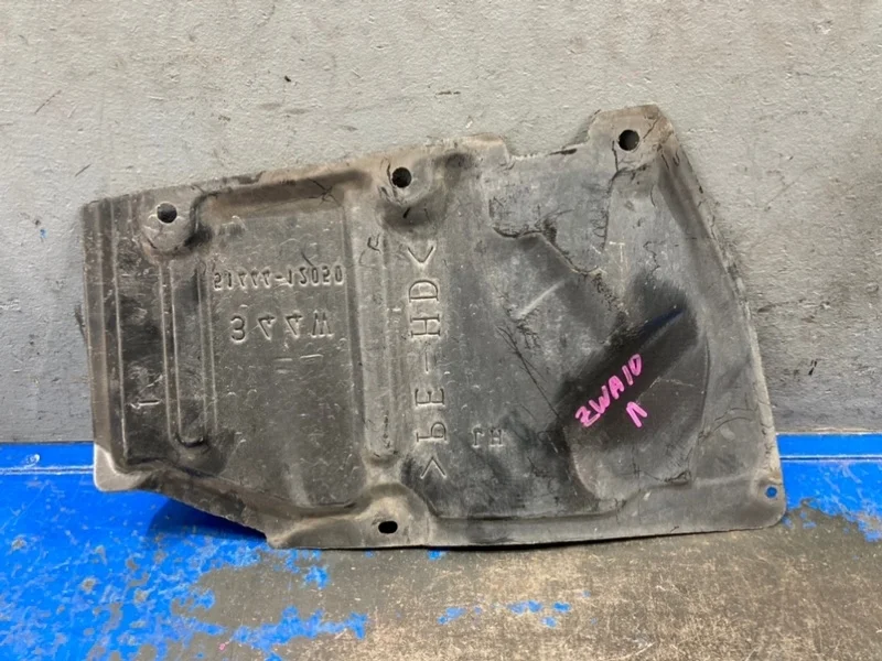 Защита двигателя Lexus CT200h ZWA10