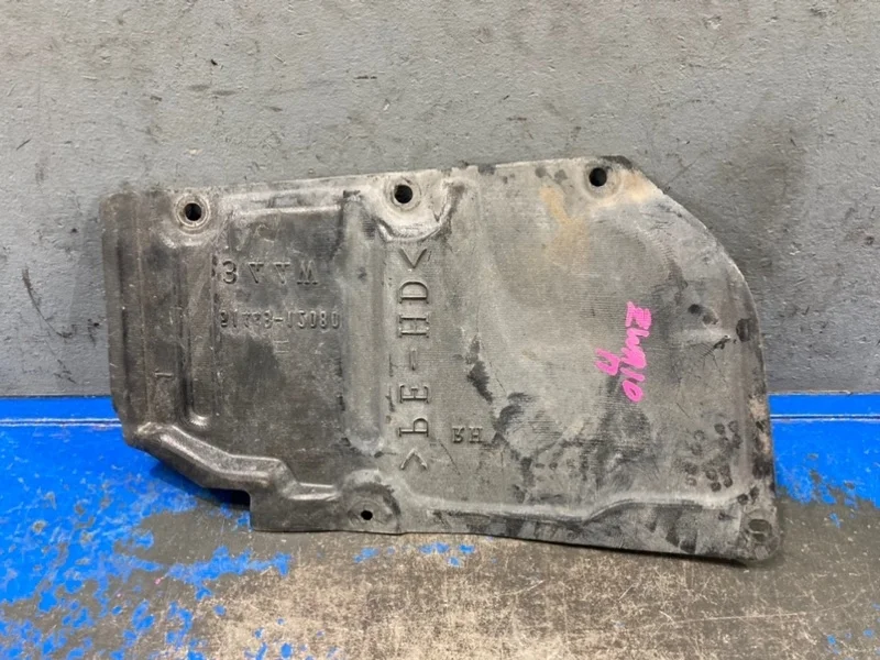 Защита двигателя Lexus CT200h ZWA10