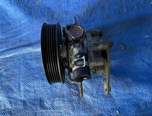 Б.у. насос гидроусилителя NISSAN X-TRAIL T30 NISSAN X-TRAIL T30