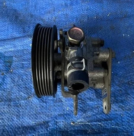 Б.у. насос гидроусилителя NISSAN X-TRAIL T30 NISSAN X-TRAIL T30