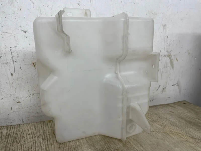 Бачок омывателя MITSUBISHI OUTLANDER XL 2010 2011 2012 8260A241 CW1W 4B11