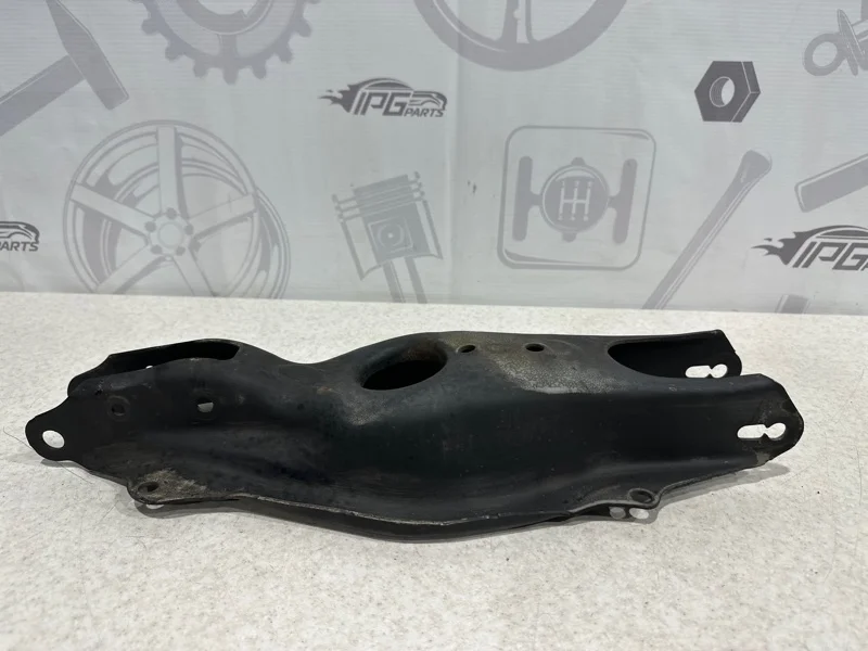 Рычаг задний нижний под пружину Mercedes-benz 2015 W205