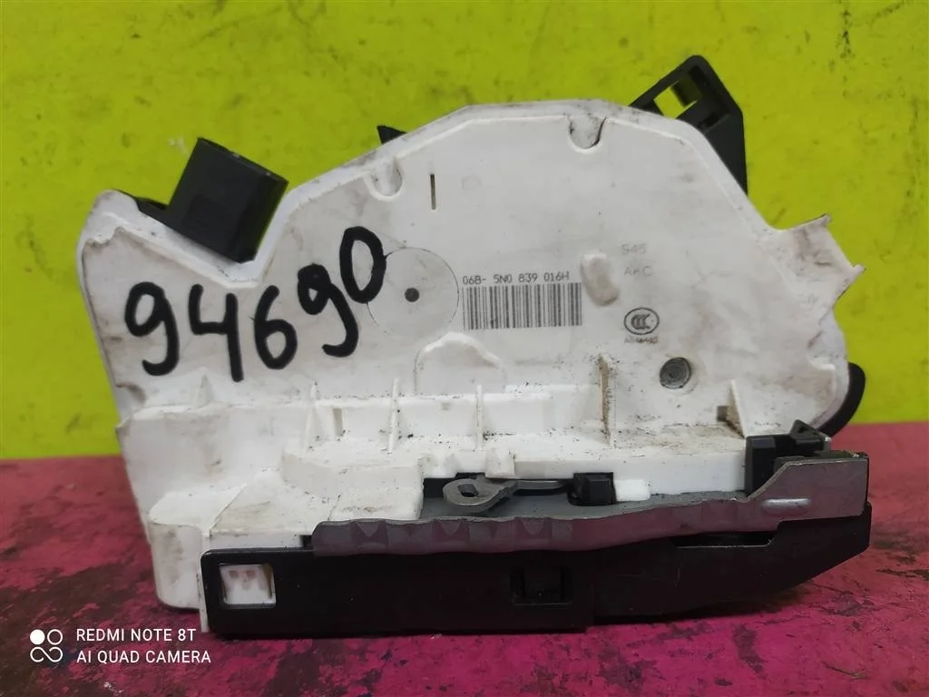 Замок двери задний правый VW Tiguan 5N0839016H