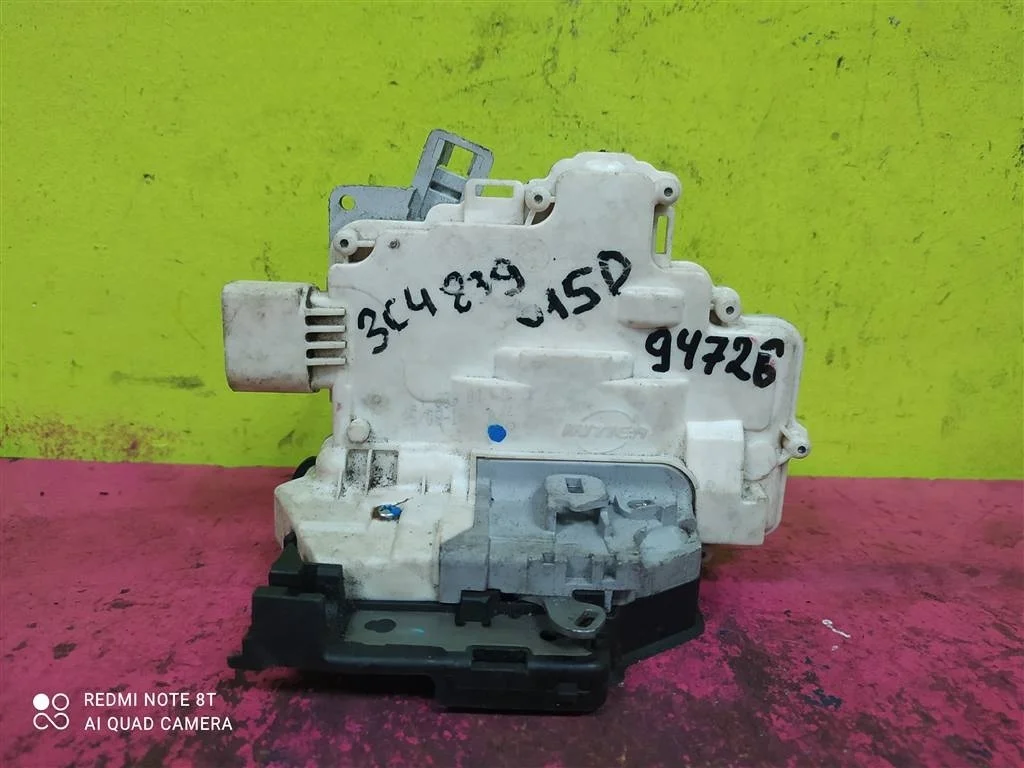 Замок двери задний левый Audi Q7 3C4839015D