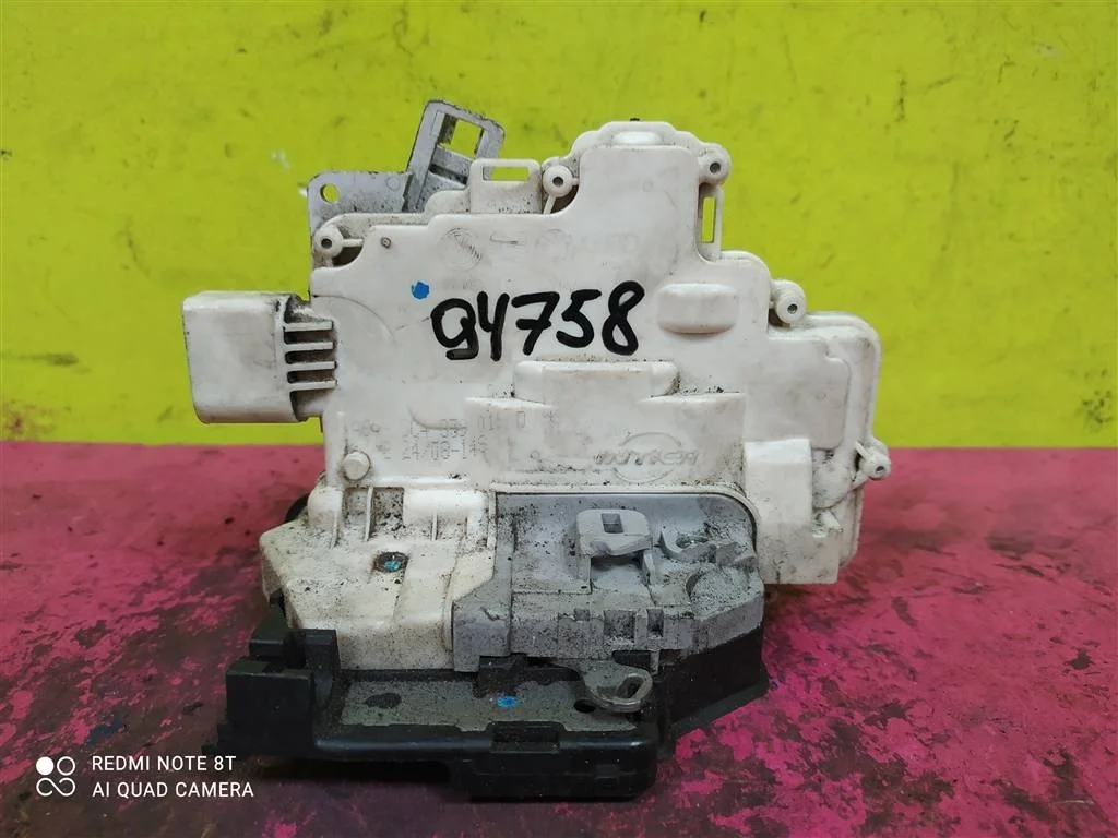 Замок двери задний левый Audi Q7 3C4839015D