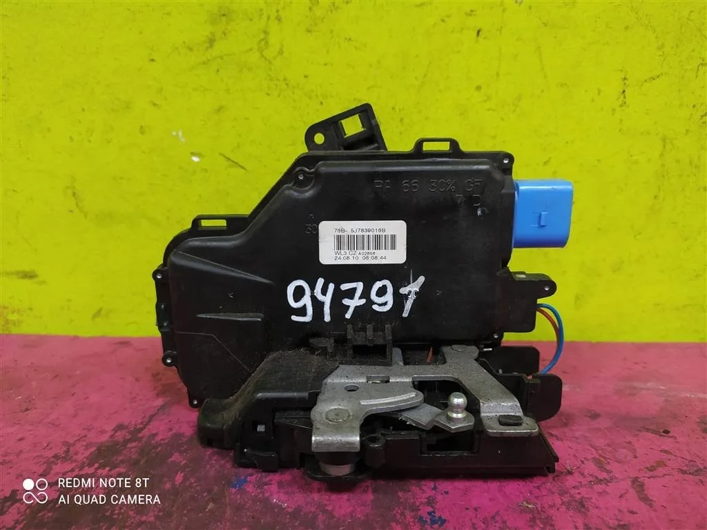 Замок двери задний правый Roomster 5J7839016B