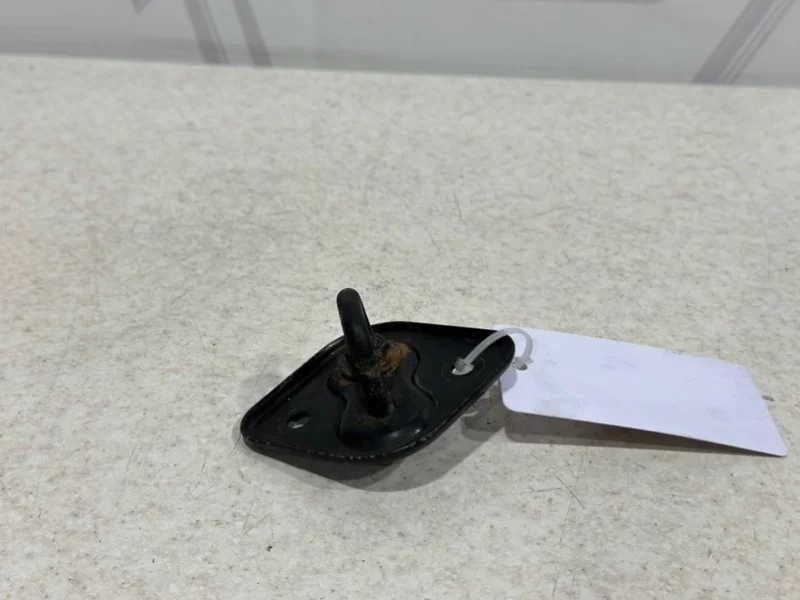 Замок капота верхняя часть Mercedes-benz 2008 W204