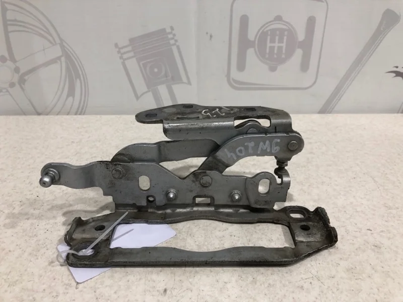 Петля капота левая Mercedes-benz 2010 W204