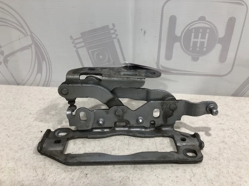 Петля капота правая Mercedes-benz 2010 W204