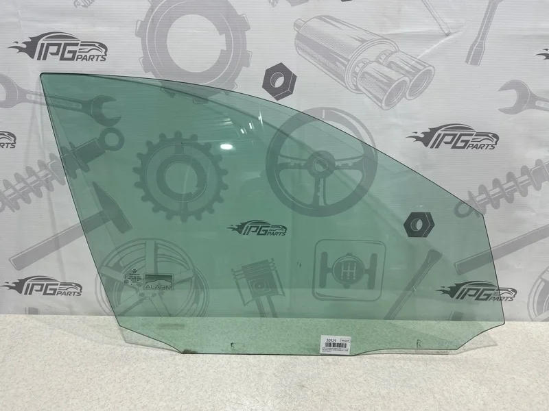 Стекло передней правой двери Mercedes-benz 2008 W204