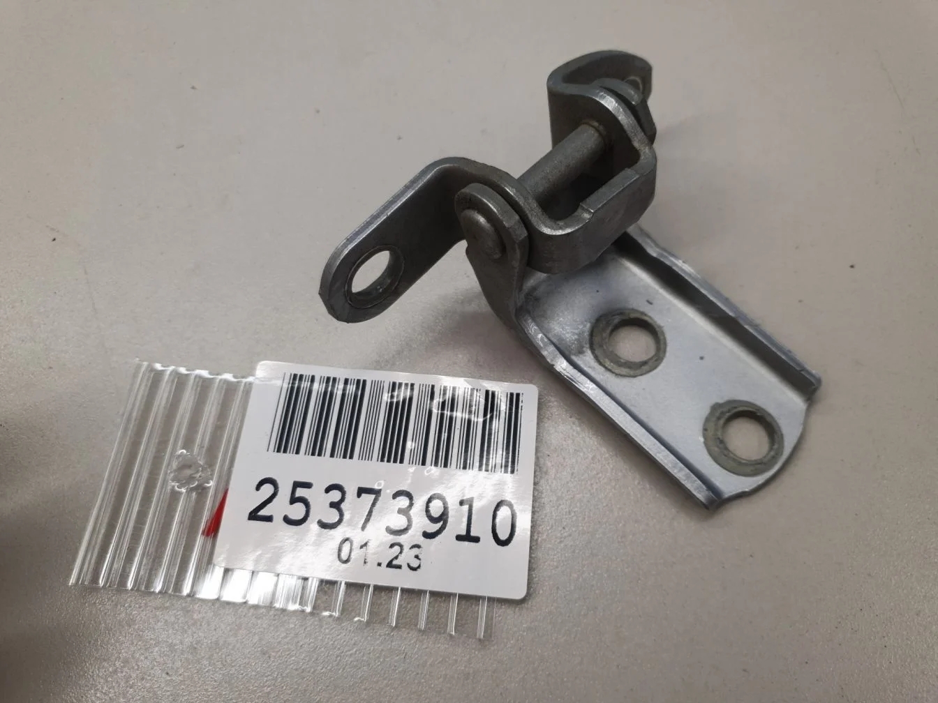 Петля двери задней левой нижняя для Toyota Verso 2009-2018