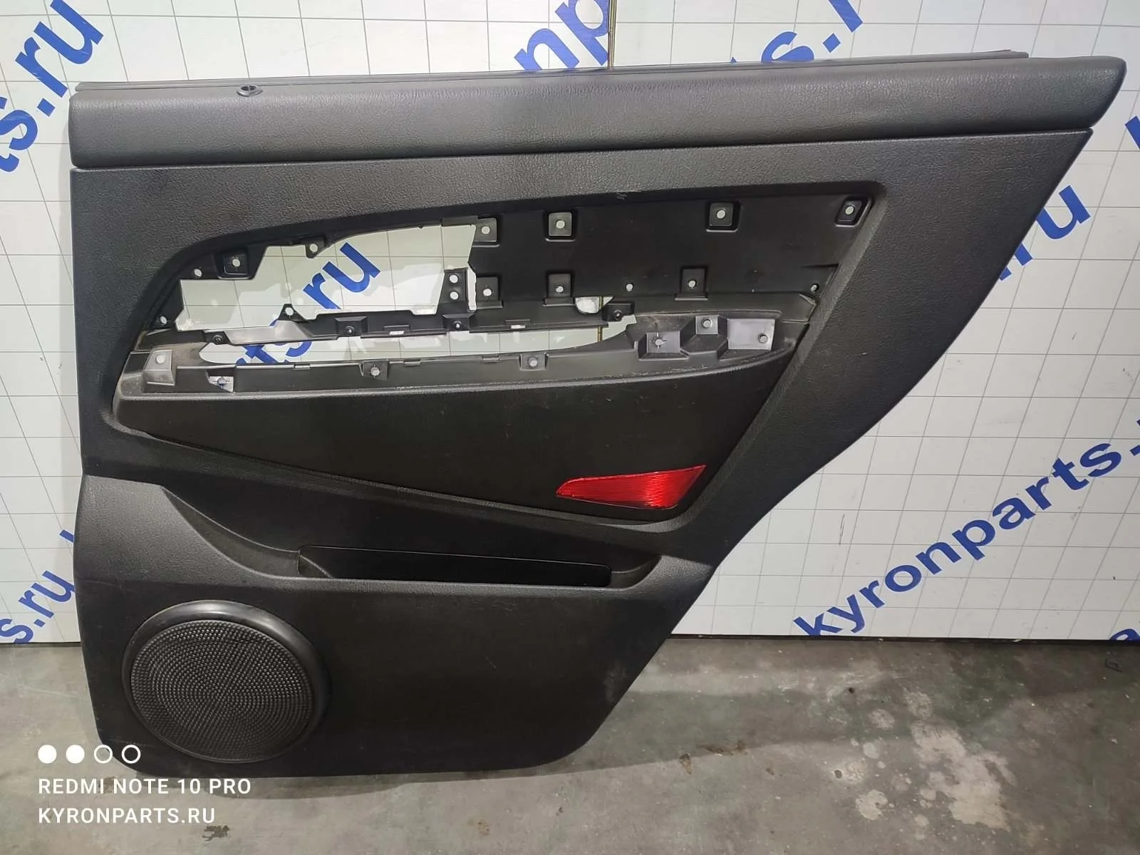 Обшивка двери SsangYong Rexton 2008 Y250