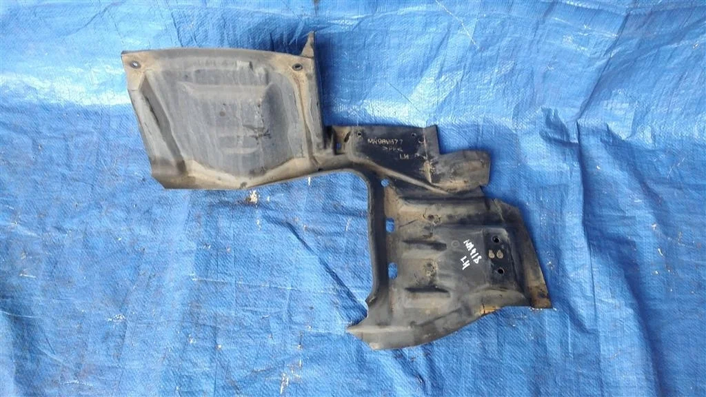 Б.у. пыльник двигателя MITSUBISHI GRANDIS NA4W MITSUBISHI GRANDIS NA4W