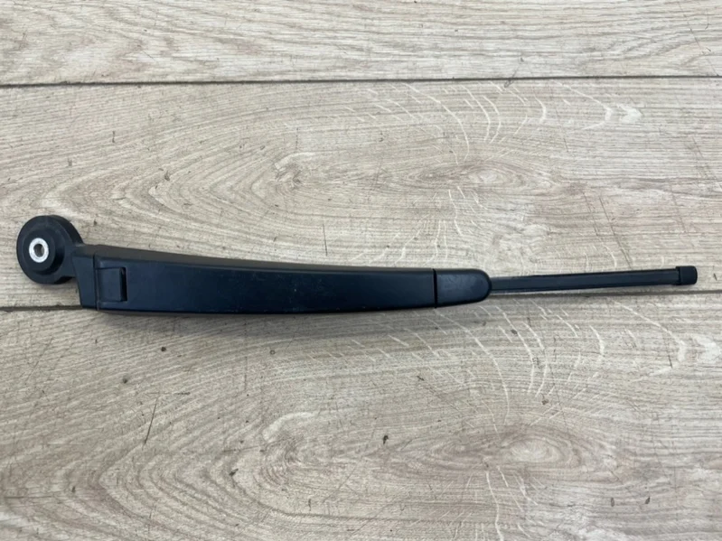 Поводок стеклоочистителя VW Touareg 2003-2007 7L