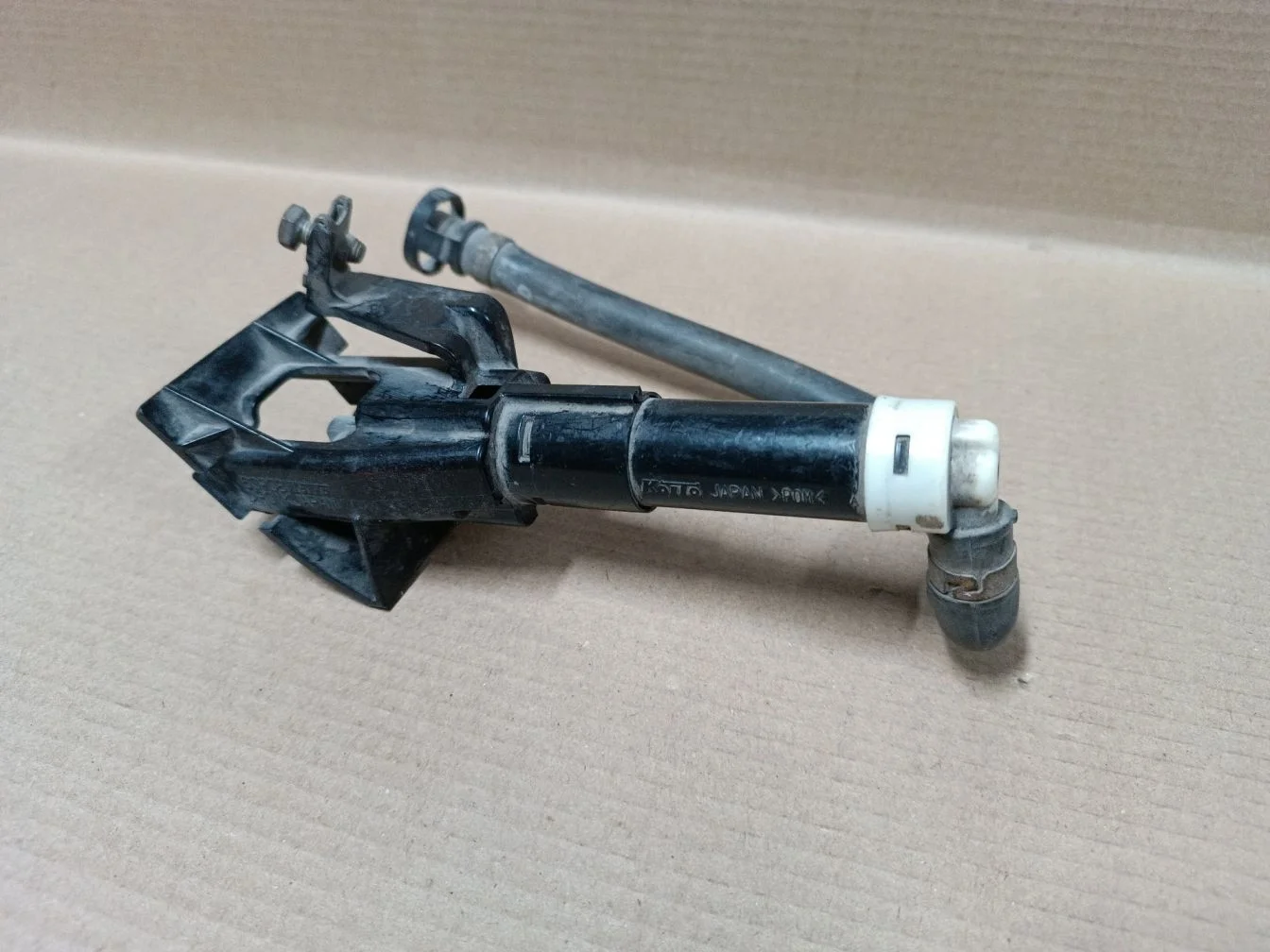 Форсунка омывателя фары правая для Infiniti G V36 2007-2014