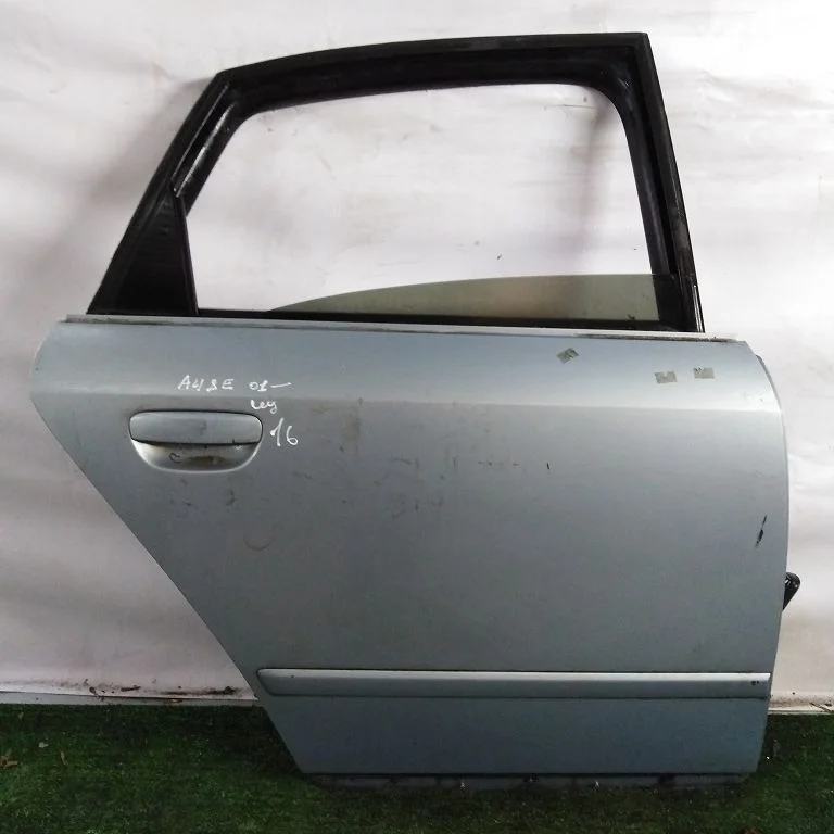 Дверь AUDI A4 8E 2001- задняя правая голубая Б/У A4 8E(2001-2004)