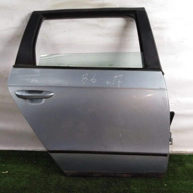 Дверь VOLKSWAGEN PASSAT B6 2005- задняя универсал правая голубая Б/У PASSAT B6(2005-2010)