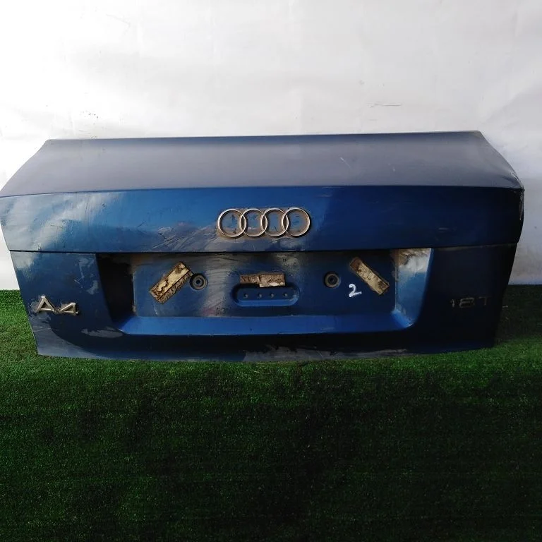Крышка багажника AUDI A4 8E 2001- седан синяя Б/У A4 8E(2001-2004)