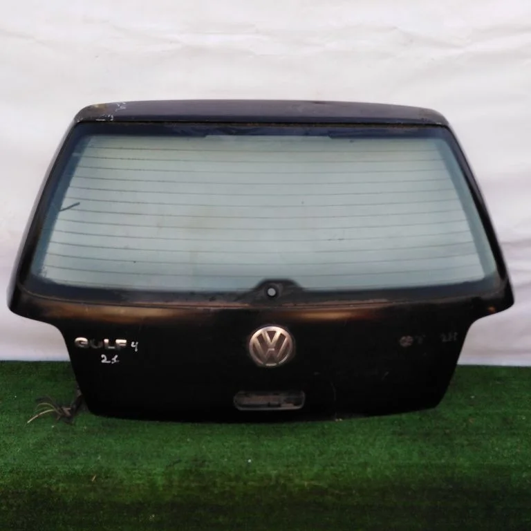 Крышка багажника VOLKSWAGEN GOLF 4 1998- хэтчбек чёрная Б/У GOLF 4(1998-2004)