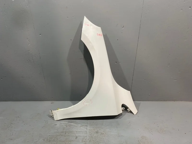 Крыло Volvo V40 MV