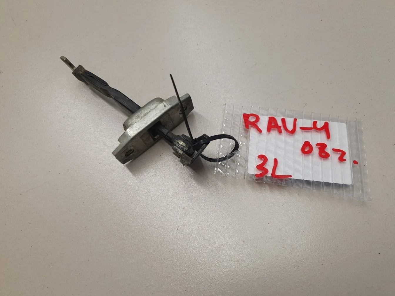 Ограничитель двери задней левой для Toyota RAV 4 2005-2013