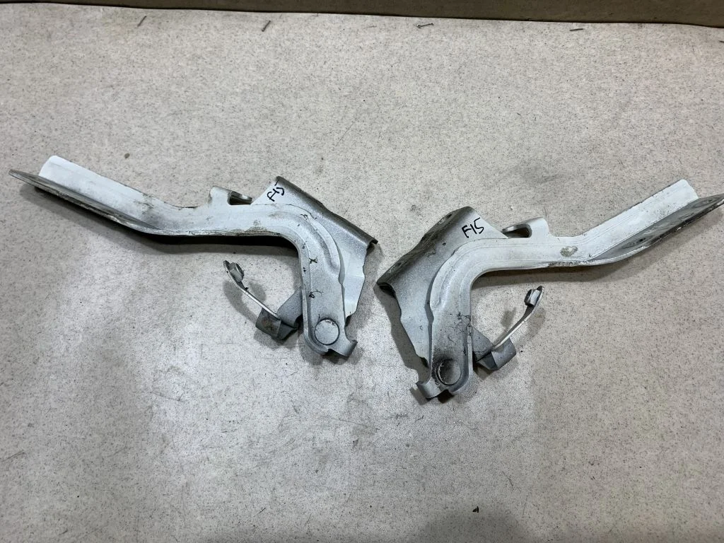 Петля капота Nissan Juke F15 Жук Ф15