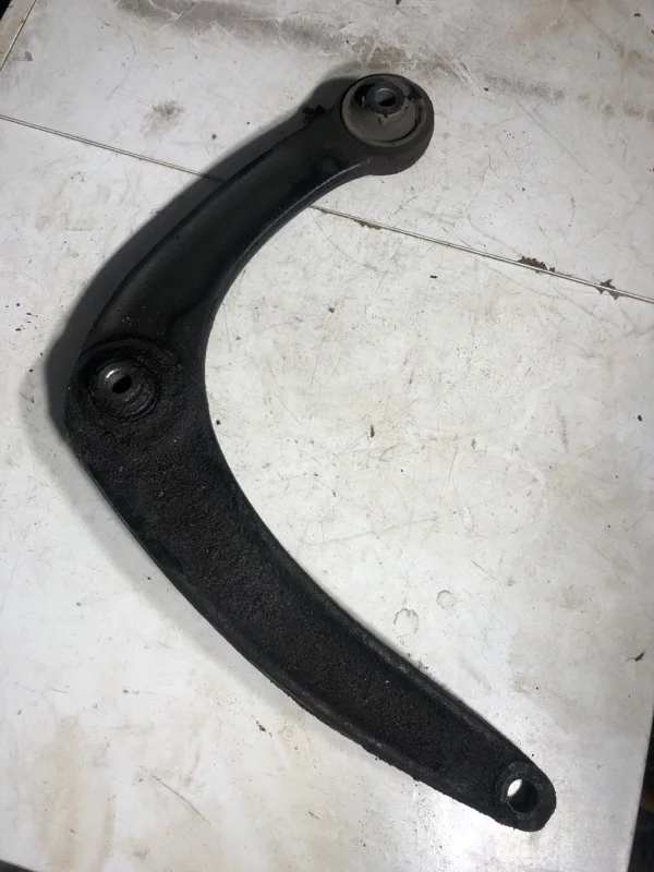 Рычаг подвески нижний Peugeot 307 2006