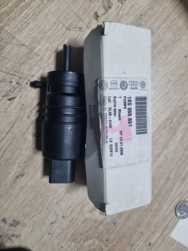 Насос омывателя Volkswagen Jetta 2008 1K2