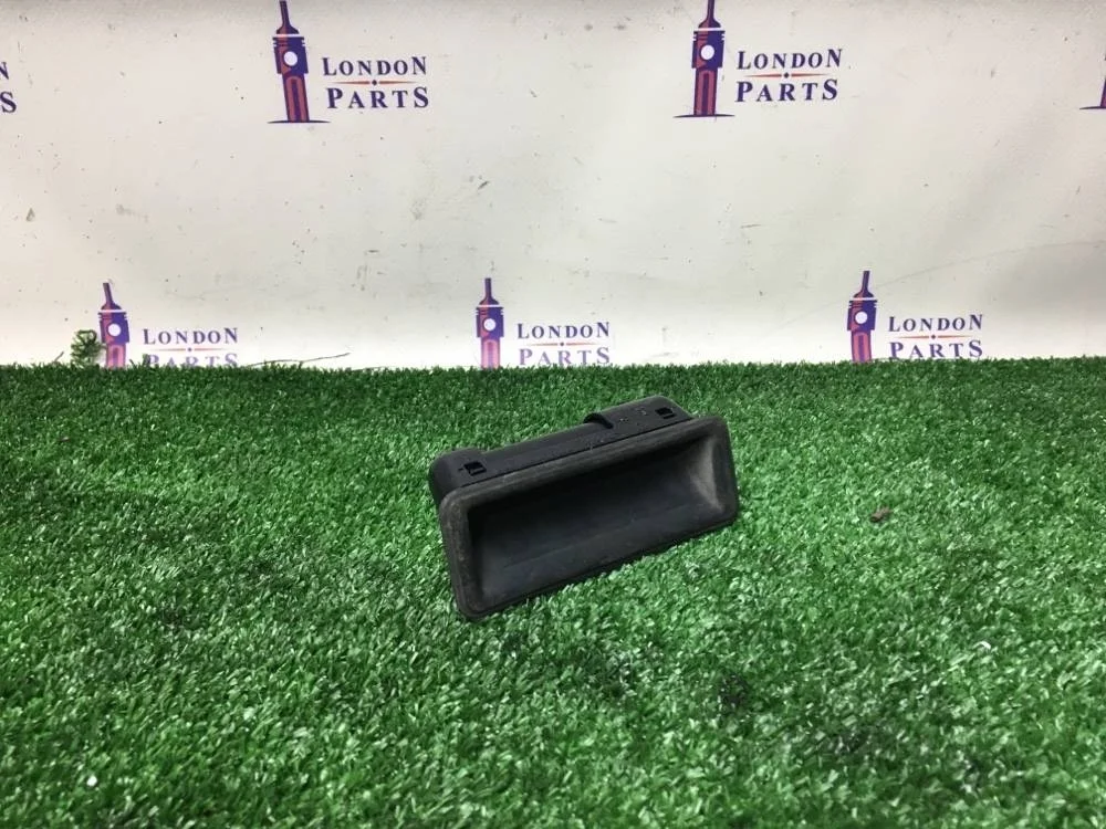 Кнопка открытия багажника BMW E60