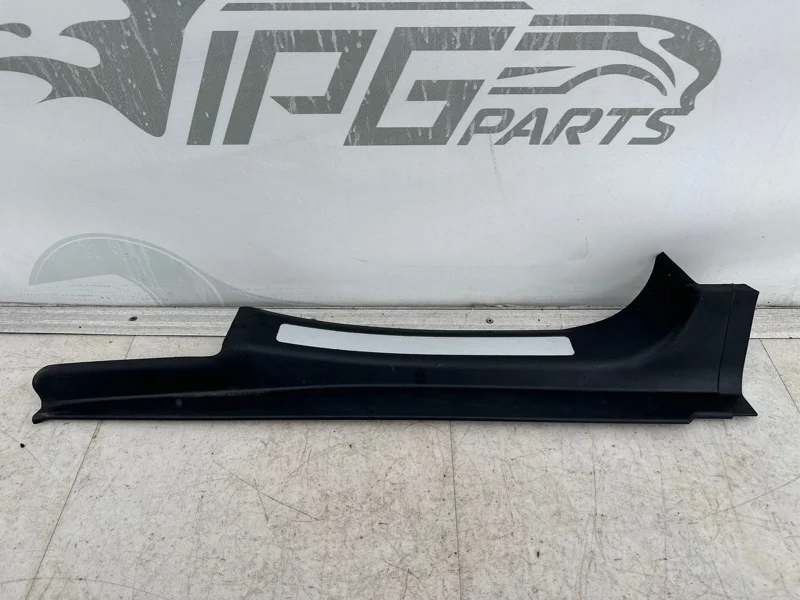 Накладка порога задняя правая внешняя Mercedes-benz 2004 W203