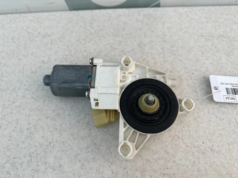 Моторчик стеклоподъемника передней правой двери Mercedes-benz W164