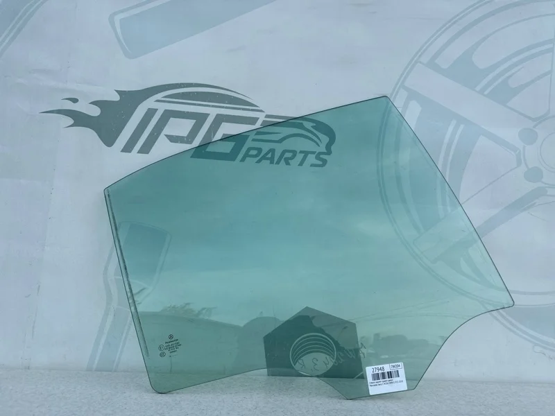 Стекло задней правой двери опускное Mercedes-benz 2010 W204