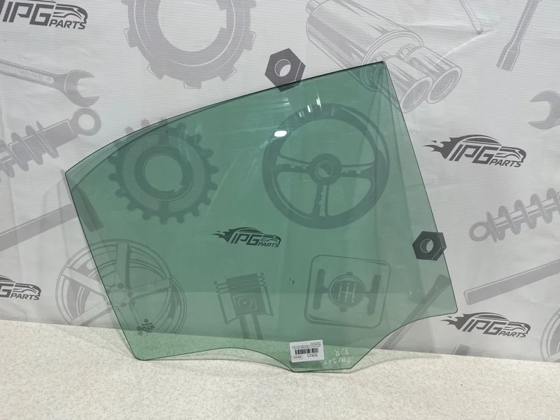 Стекло задней правой двери опускное Mercedes-benz 2010 W204