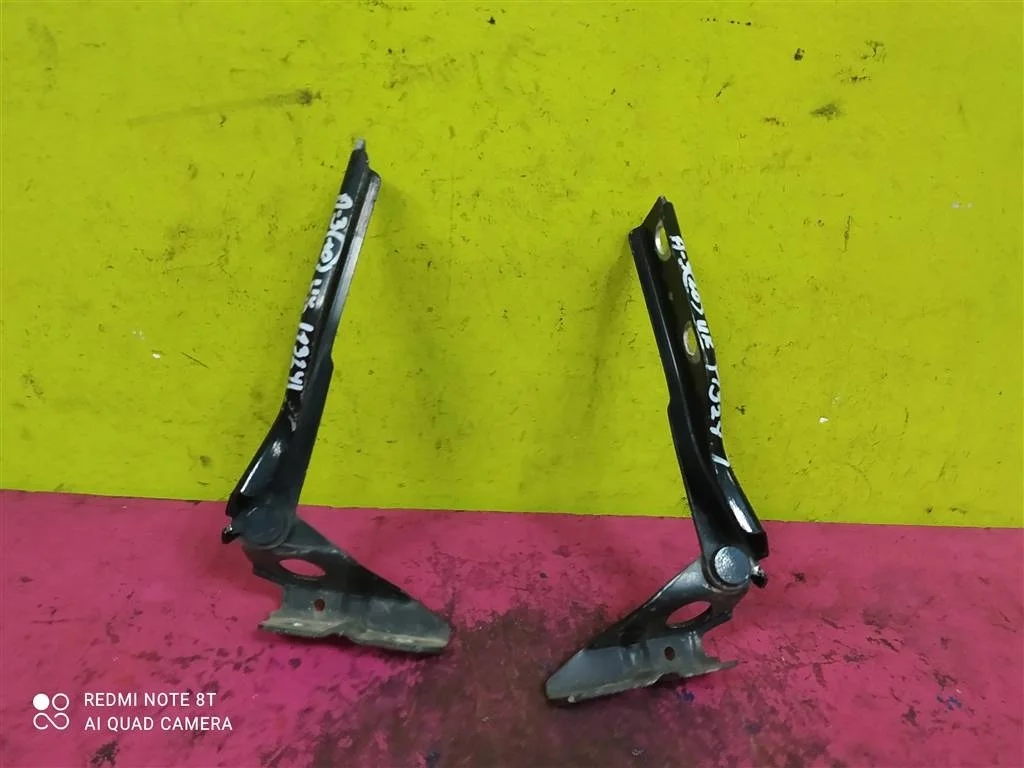 Петля капота левая правая компл Audi A3 2009-2013