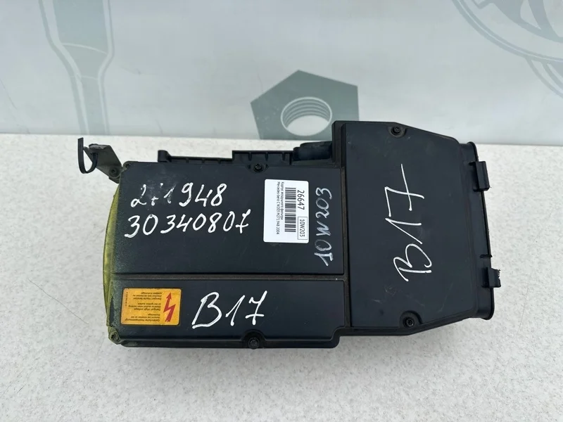 Корпус воздушного фильтра Mercedes-benz 2004 W203