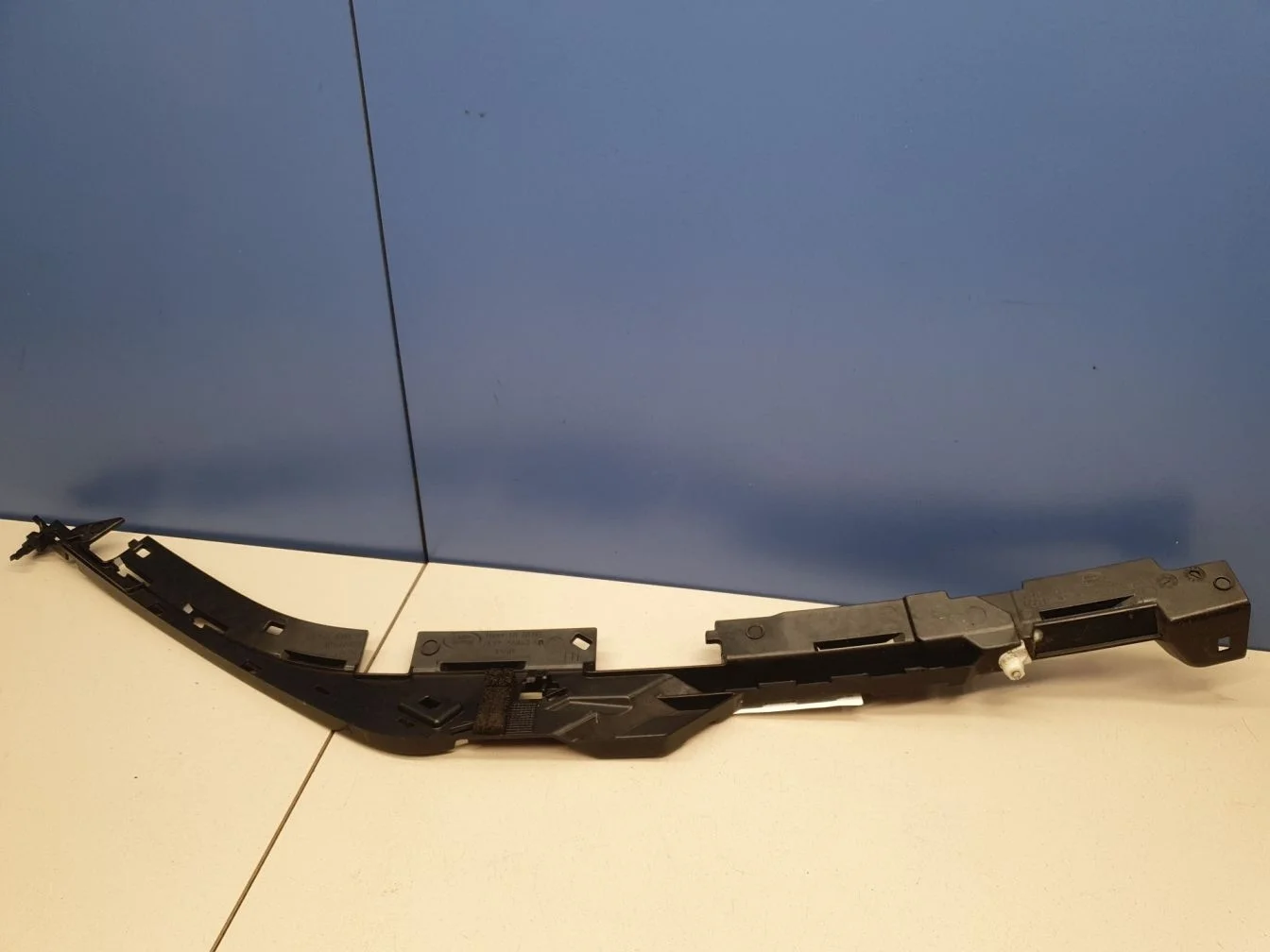 Направляющая стекла задней левой двери для Land Rover Discovery Sport 2014-