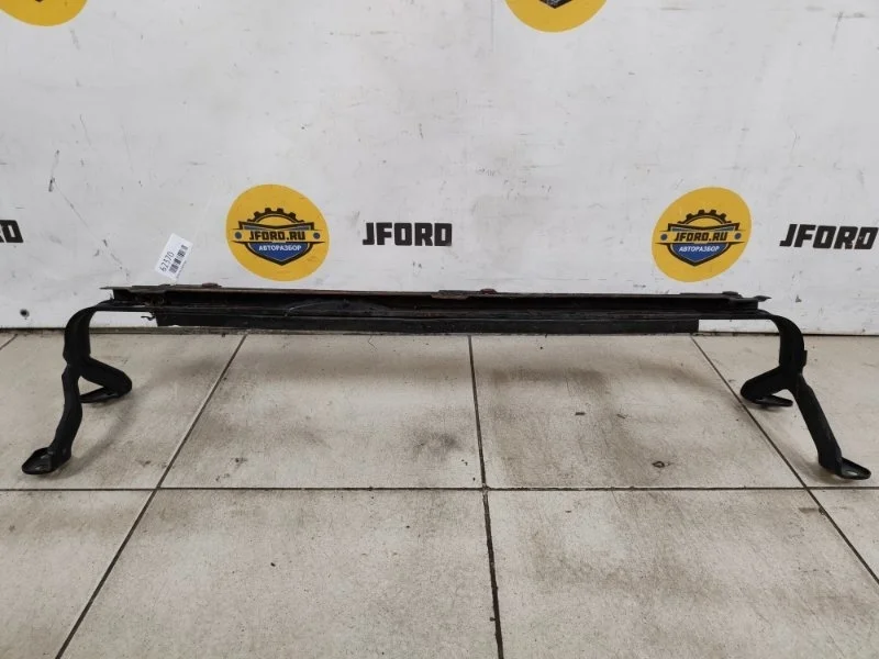 Планка под радиаторы Volvo V50 2009 MW76