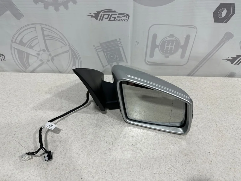 Зеркало правое Mercedes-benz 2010 W204