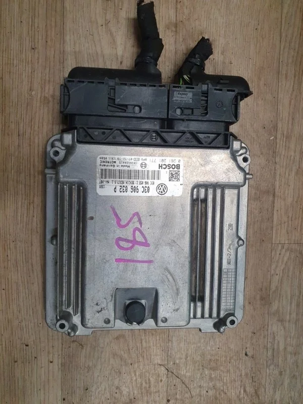 Блок управления двигателем Volkswagen Jetta 5 2005-2010 седан