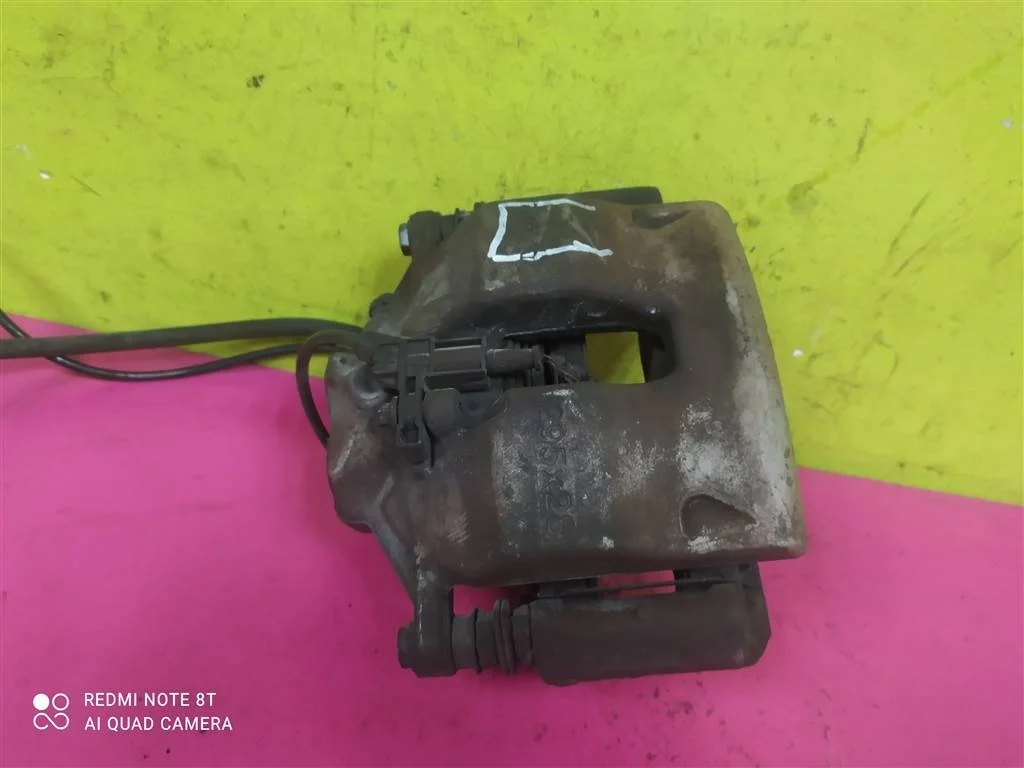 Суппорт передний правый MB W204 W212 A2044212481