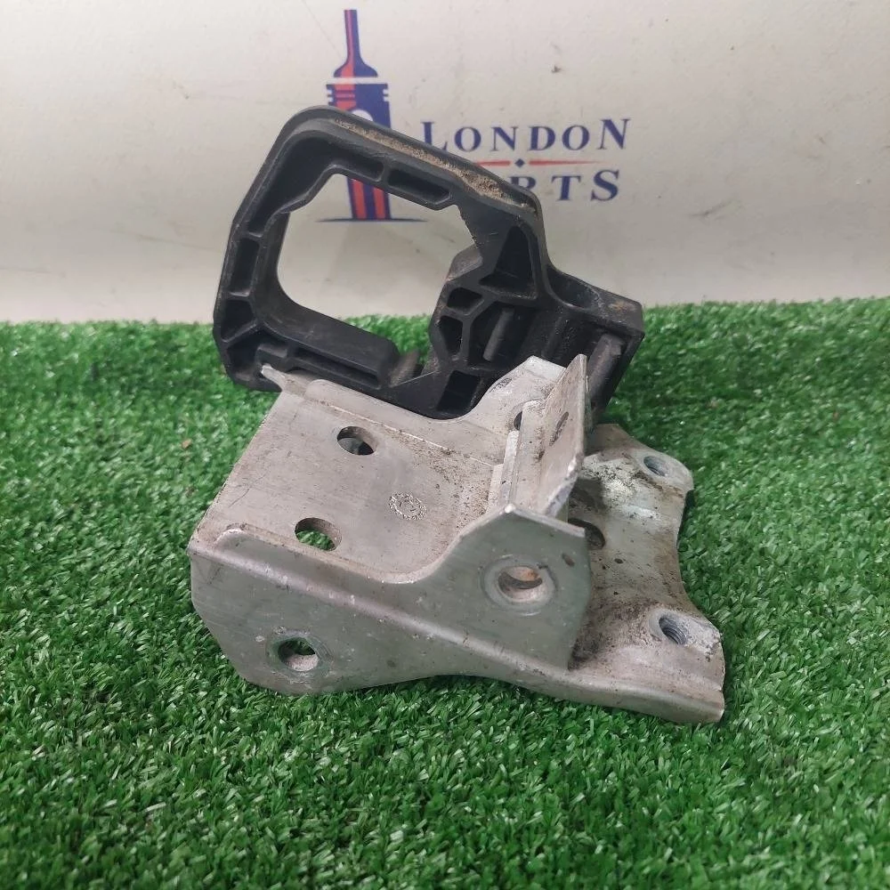 Кронштейн усилителя бампера BMW F10