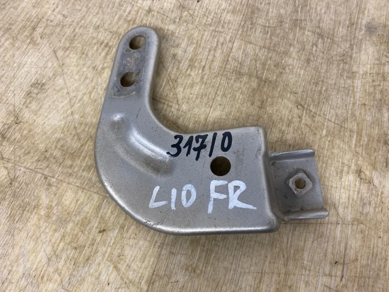 Кронштейн MITSUBISHI LANCER 10 2007 5220C650 CY3A 1.8