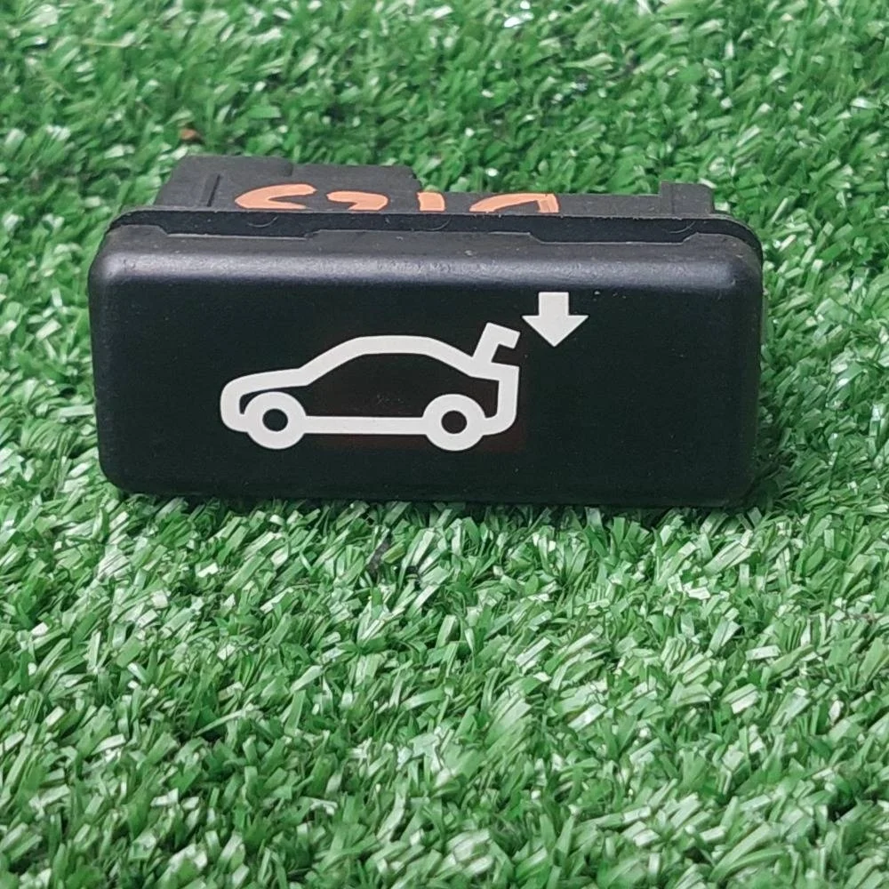 Кнопка открытия багажника BMW X5 E70