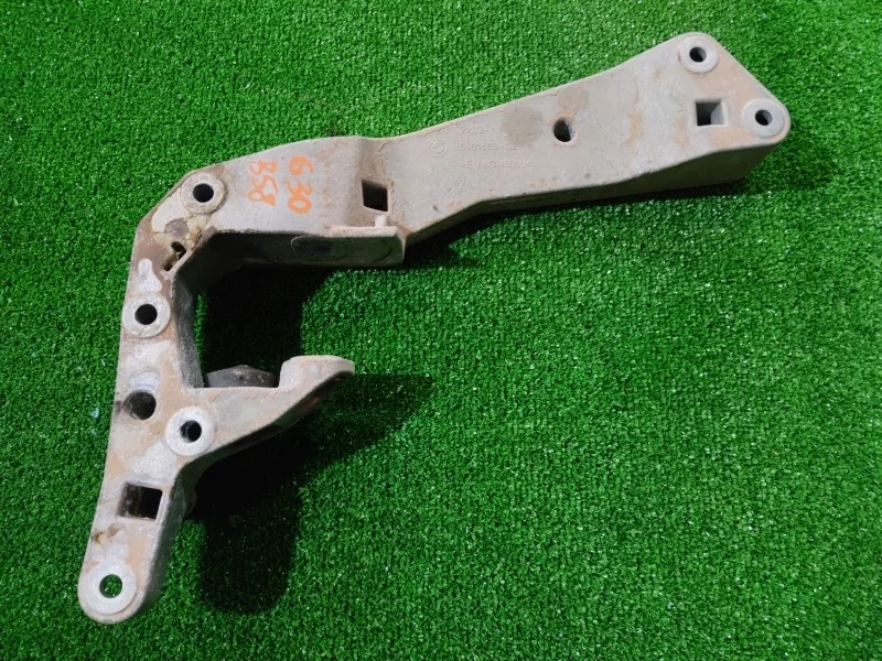 Кронштейн кпп BMW 540iX 2018 G30