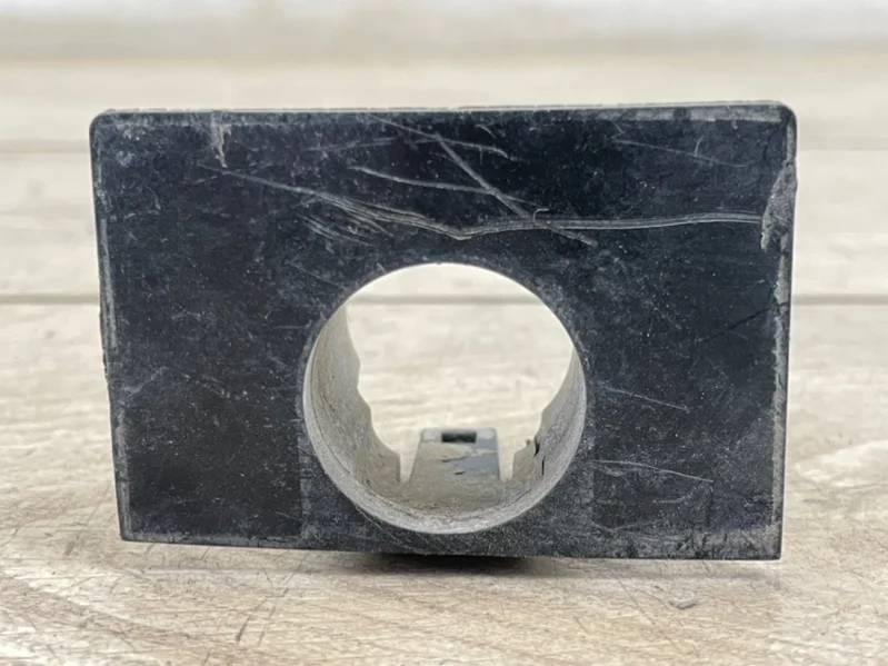 Кронштейн парктроника VW Touareg 2003-2007 7L