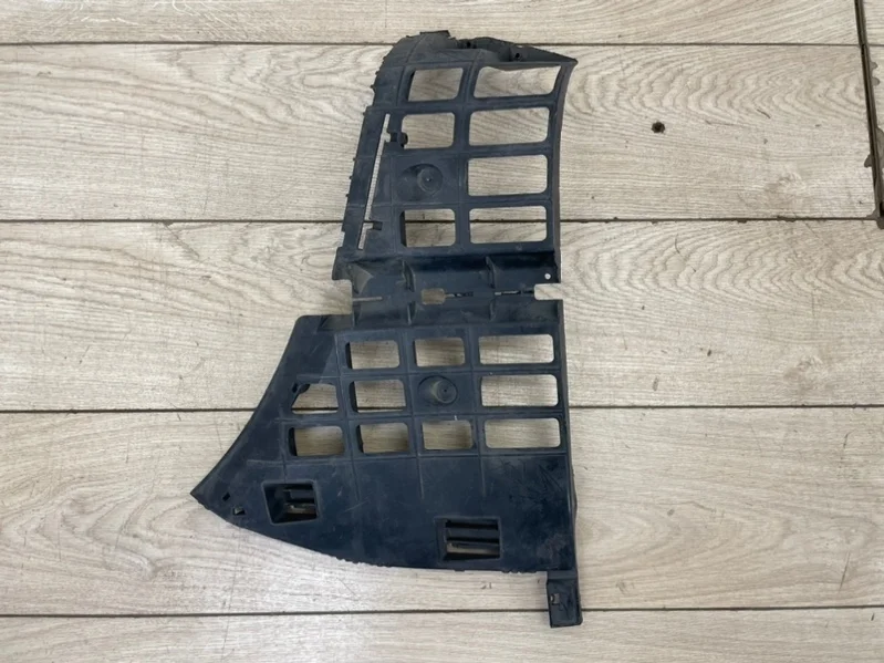 Кронштейн с бампера VW Touareg 2003-2010 7L