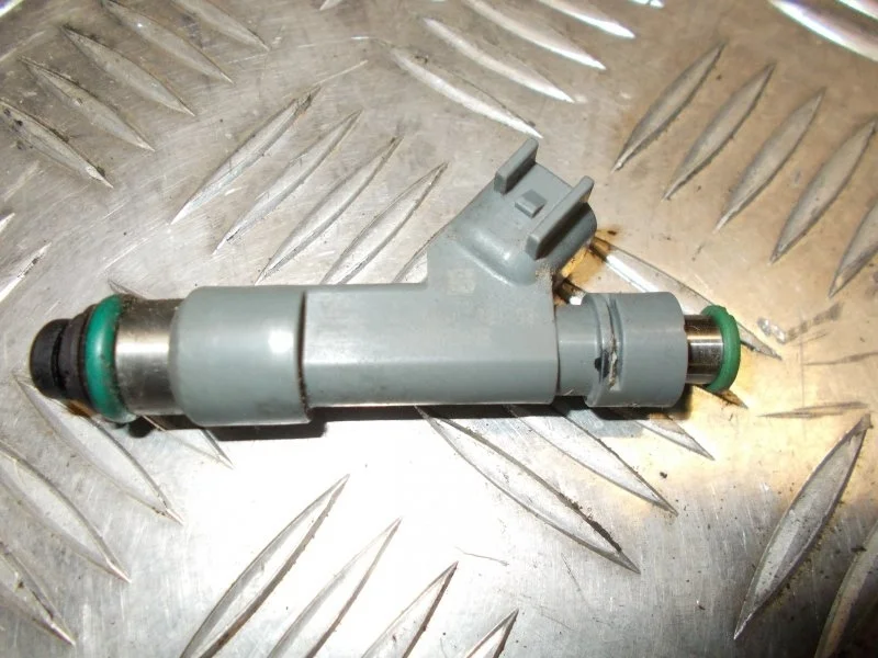 Форсунка топливная Volvo S80 2007-2013 8653608 С80 B8444S