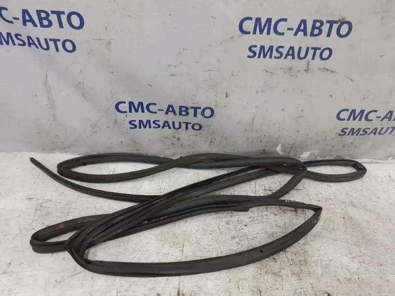 Уплотнитель двери Volvo Xc90 2002-2014 31278570, задний правый