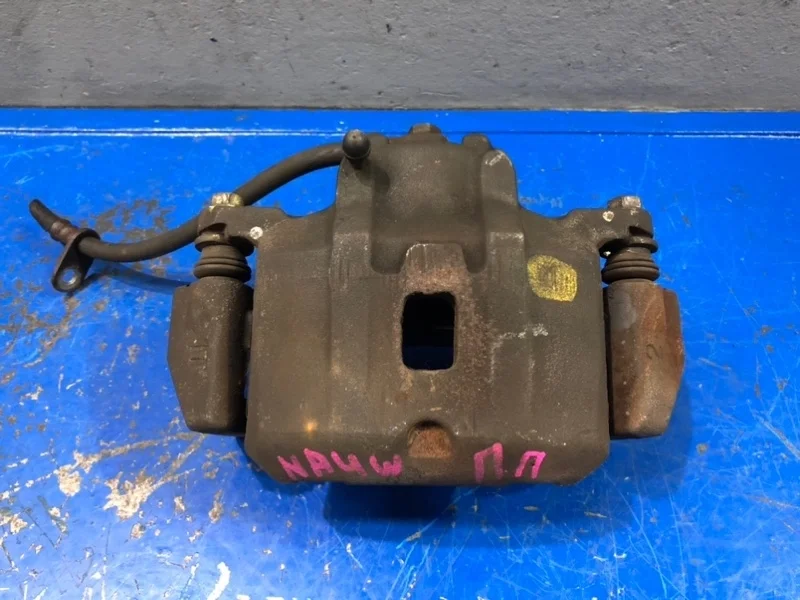 Суппорт Mitsubishi Grandis NA4W