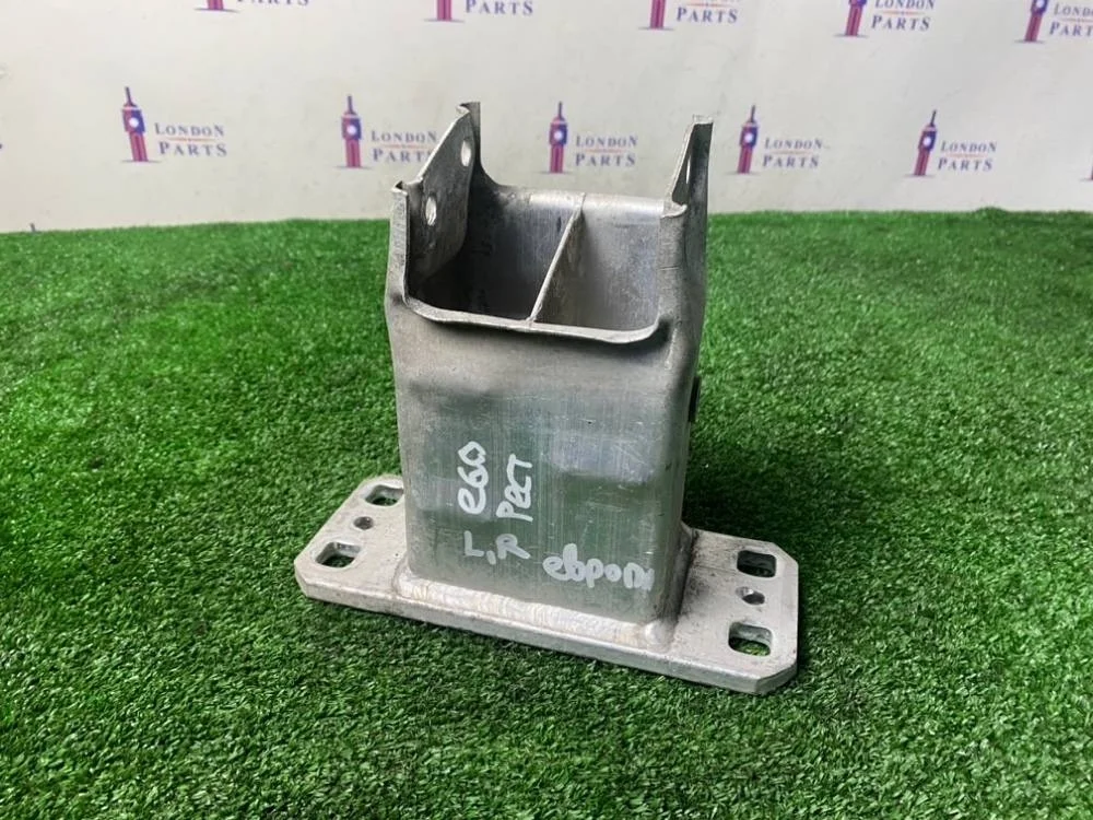 Кронштейн усилителя бампера BMW 535i E60